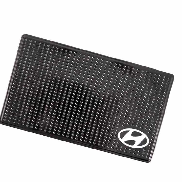 Коврик на панель Hyundai 15*9 см